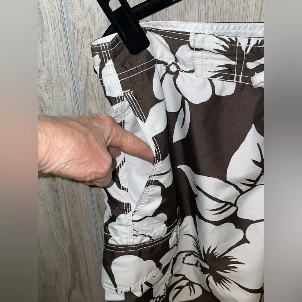 Old Navy Brown & White Floral Surf Shorts Lined Cargo Pocket Tie Front Sz M - Picture 5 of 11